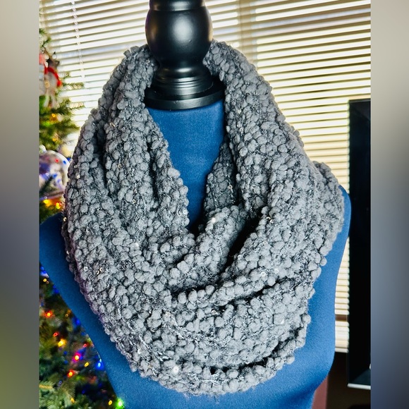 EUC Anthropologie Gray Chunky Knit Sequin Infinity Scarf - Picture 4 of 12